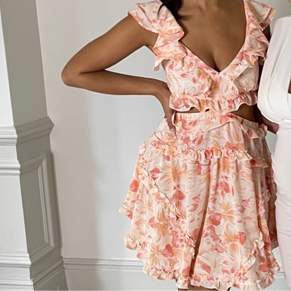 Luxxel Dresses & Skirts - Luxxel side cut out sweetheart ruffle floral mini dress